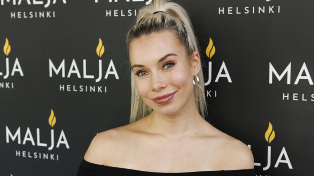 Kerttu Rissanen karisti erosurut: kaulaili tumman komistuksen kanssa – video!