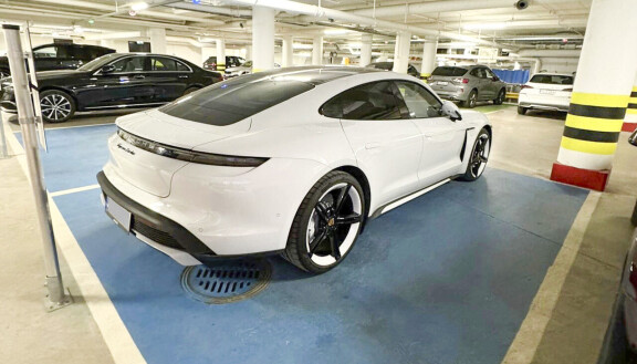 Susannan auto herätti huomiota myös Turussa.