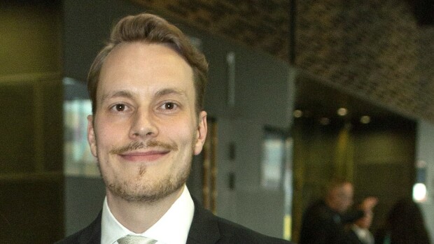 Naisia ja kuohuvaa! Markus Räikkönen sai paheksuvia katseita Helsingin yössä – kuvat