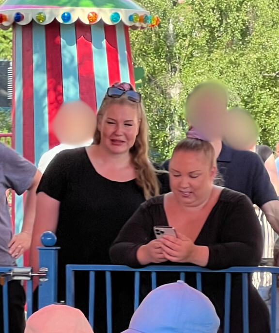 Hennan mies ei innostunut huvipuistossa hurjastelusta.