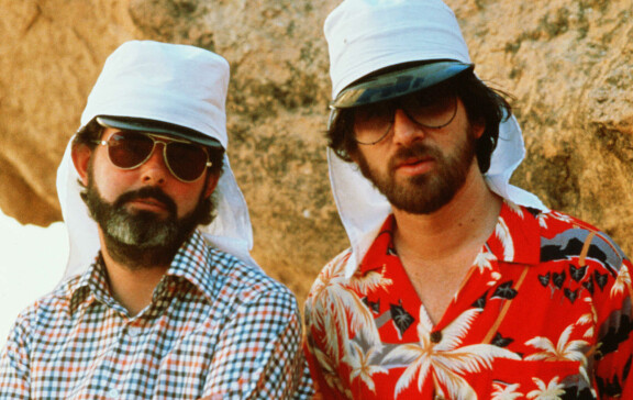 George Lucas ja Steven Spielberg Kadonneen aarteen metsästäjät -elokuvan kuvauksissa vuonna 1981.