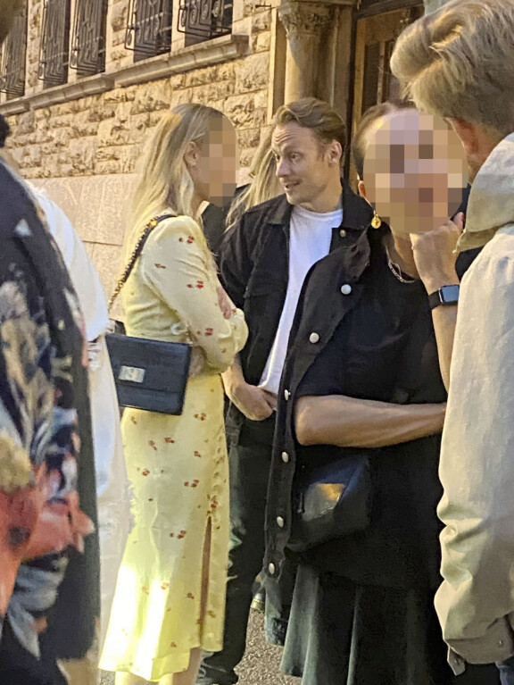 Naisia ja kuohuvaa! Markus Räikkönen sai paheksuvia katseita Helsingin yössä – kuvat