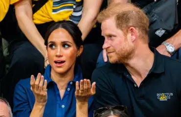 Suosionlasku kiristää herttuatar Meghanin hermoja – suuttui Charles-apelleen hunajapurkista