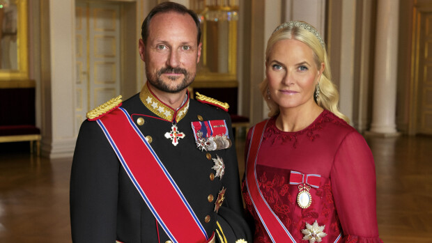 Kruununprinssi Haakon ja Mette-Marit erohuhujen pyörteissä – hovilta tiukka ulostulo