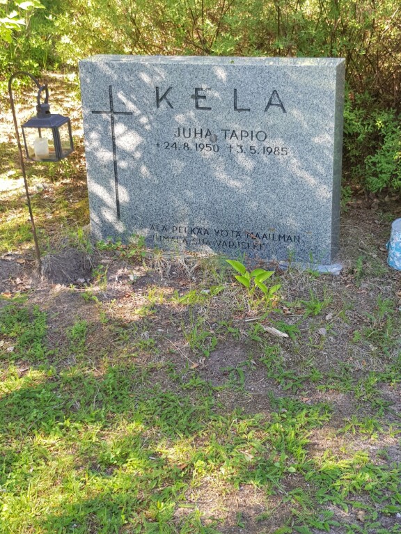 Tältä näyttää Juha Kelan hauta.