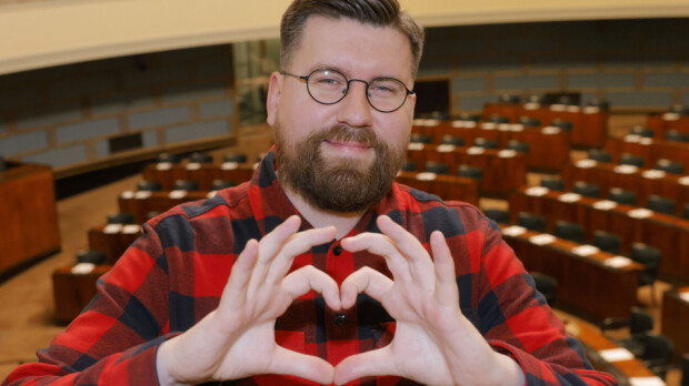 Pariisiista lentäneen Sebastian Tynkkysen matkatyyli herätti huomiota – kuva