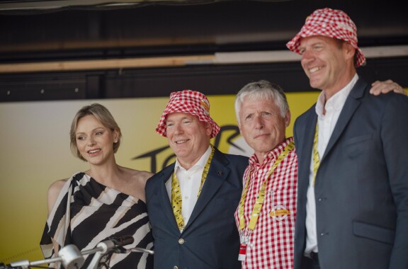 Albertin päähine ei vedonnut somekriitikoihin.