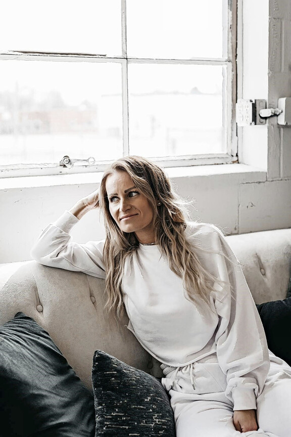 Helena kertoo Instagramissa, että hänellä on todella kova intohimo hakea eduskuntaan ja päättämään asioista.