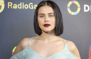 Jösses soikoon! Sara Forsbergin hurja muodonmuutos hätkähdyttää – vieläkö tunnistaisit artistiuransa lopettaneen tähden?