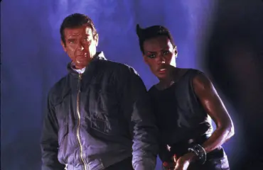 Tänään tv:ssä: Roger Moore koki härskin yllätyksen Bond-leffan kuvauksissa