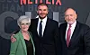 Sandra-äiti, David ja Ted-isä poseerasivat viime vuoden lokakuussa Netflixin Beckham-dokumentin ensi-illassa. Sandra on sairaanhoitaja, Ted keittiöurakoija ja heidän poikansa alle viisikymppinen ex-futaaja, jolla on yli 400 miljoonan euron omaisuus.