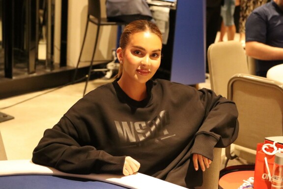 Sara nähtiin Tallinnassa pokeritapahtumassa.