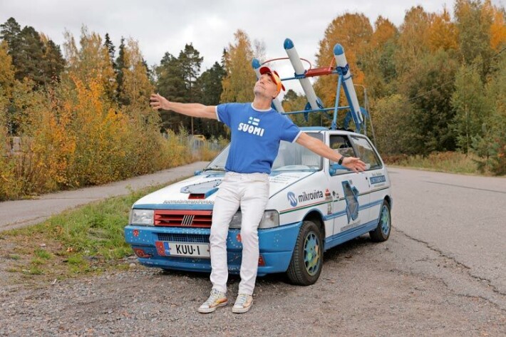 Vapaa-ajallaan Vesa on rakennellut Fiat Unosta rakettiautoa. – Tämä pysyy maan pinnalla – toistaiseksi! Vapaa-ajallaan Vesa on rakennellut Fiat Unosta rakettiautoa. – Tämä pysyy maan pinnalla – toistaiseksi!