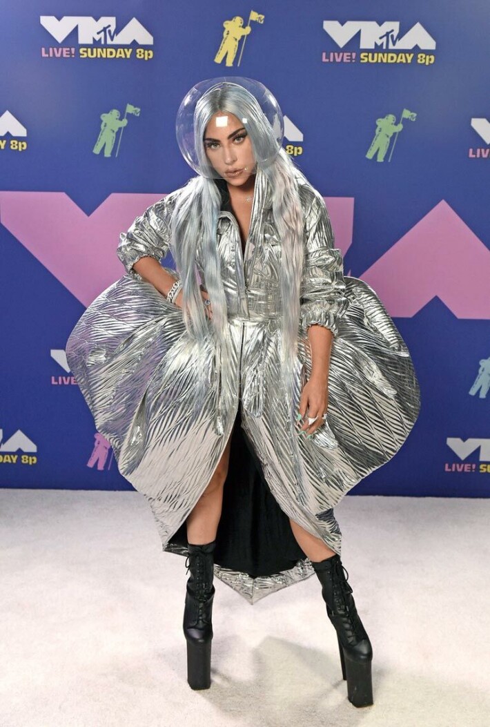 Lady Gaga olisi Vesalle mieluista matkaseuraa. Lady Gaga olisi Vesalle mieluista matkaseuraa.