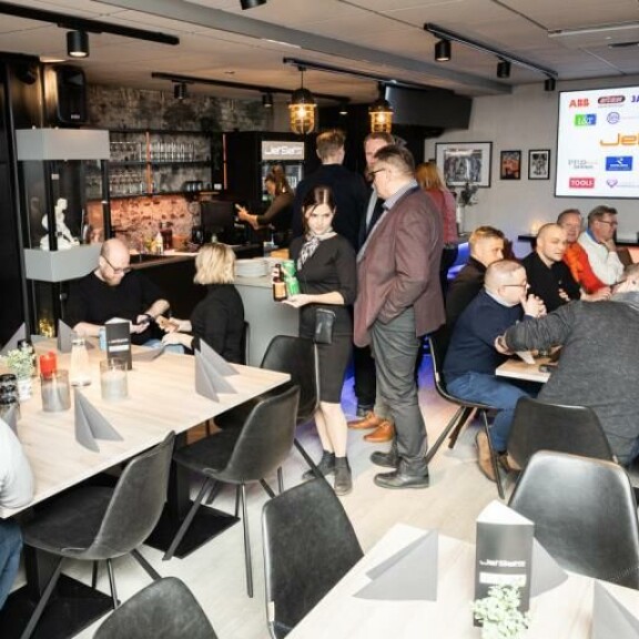 Nokia Arenan JetSetClubi on jo Hakametsän hallista tuttu konsepti, mutta modernein maustein. Nokia Arenan JetSetClubi on jo Hakametsän hallista tuttu konsepti, mutta modernein maustein.