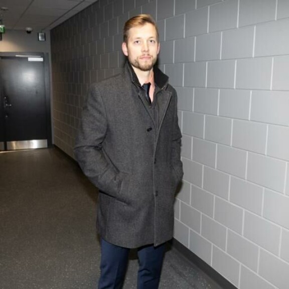 Tappara-ikoni Jukka Peltola on vakuuttunut Nokia Arenan puitteista. – Onhan tää upee! Tappara-ikoni Jukka Peltola on vakuuttunut Nokia Arenan puitteista. – Onhan tää upee!