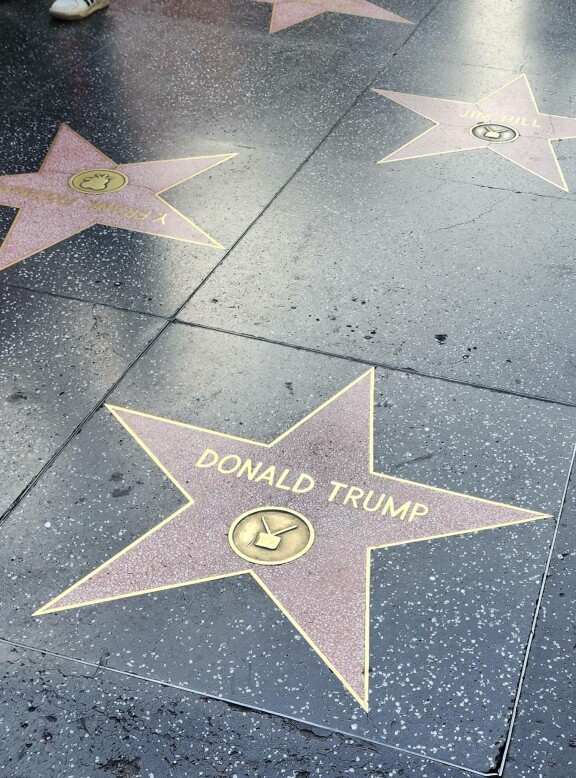 Kuusi vuotta sitten Länsi-Hollywoodin kaupunginvaltuusto hyväksyi yksimielisesti vaatimuksen, että Donald Trumpin tähti Walk of Famella poistetaan. Näin ei kuitenkaan tapahtunut.
