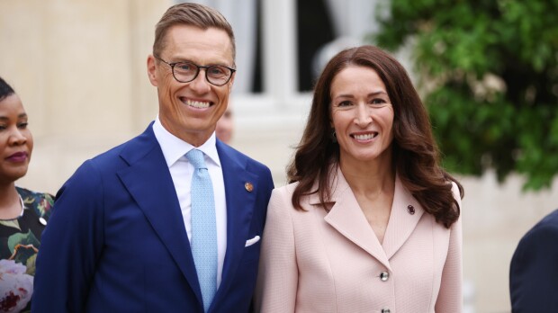 Suzanne Innes-Stubb upeana Pariisissa - presidentit yllättivät käytöksellään