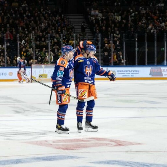 Upeasta illasta huolimatta Tapparalle jäi avausottelusta pelkkä luu käteen. Ilves oli parempi. Upeasta illasta huolimatta Tapparalle jäi avausottelusta pelkkä luu käteen. Ilves oli parempi.