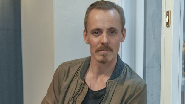 Salakuvat! Jasper Pääkkönen viihtyi Helsingin illassa: 'Juomia tuli pöytään'