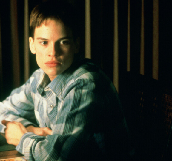 Vaikka Swank jäikin pois Beverly Hills 9020:sta, hänelle tarjoutui rooli elokuvassa Boys Don't Cry, josta hän sai ensimmäisen Oscarinsa.