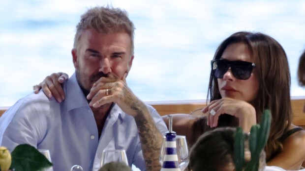 Tatuoinnit näytillä! David Beckham viilentyi uimashortseissa – kuvat