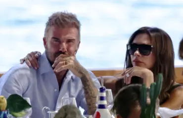 Tatuoinnit näytillä! David Beckham viilentyi uimashortseissa – kuvat
