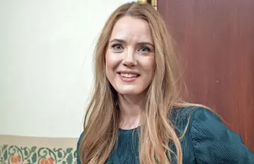 Salatut elämät -näyttelijä Tuuli Mattila paljastaa erikoisen kikan, jolla kehittyy näyttelijänä