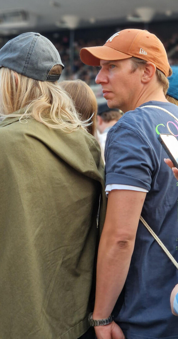 Sonja Kailassaari ja Aku Hirviniemi pääsivät todistamaan Coldplayn keikkaa tiistaina 30. heinäkuuta.