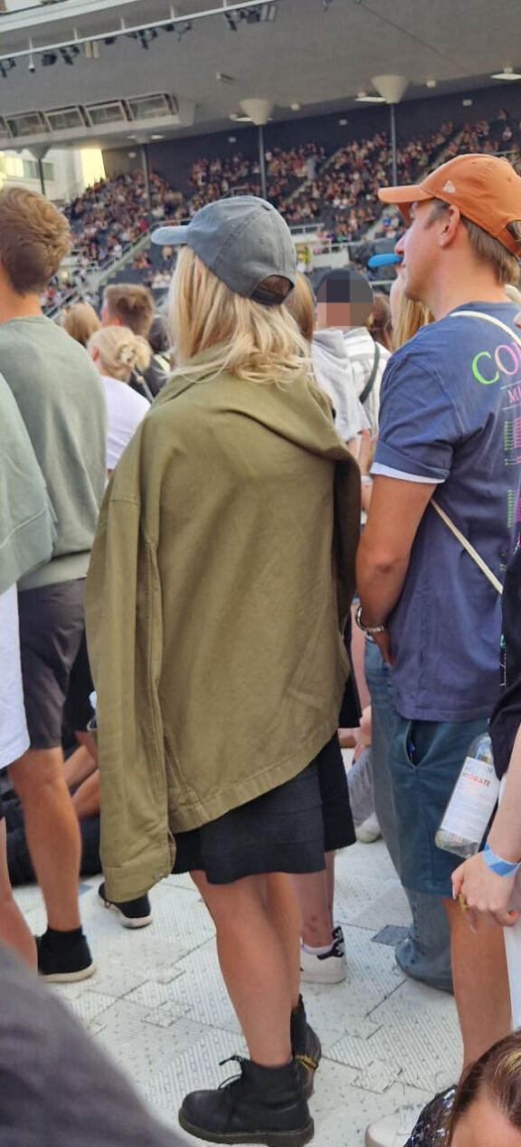 Sonja Kailassaari ja Aku Hirviniemi ovat pitäneet matalaa profiilia viime aikoina. Seiskan lukija yllättyi nähdessään pariskunnan Coldplayn keikalla.