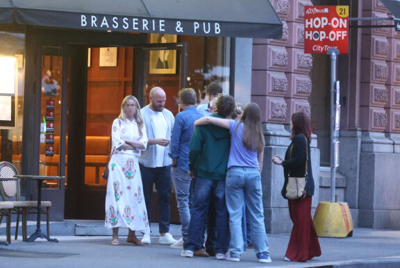 Will Champion kävi perheineen illastamassa Brasserie & Pub Alexanderplatsissa.
