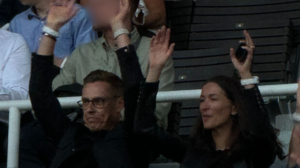 Jestas! Näin Alexander Stubb bailasi Coldplayn keikalla – video