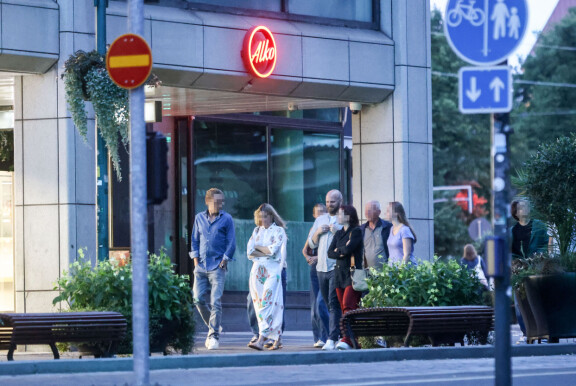 Will Champion suuntasi seurueineen kohti Esplanadin puistoa.