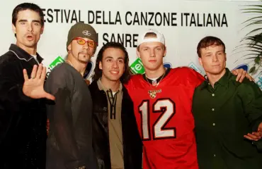 Netflix-dokumentti paljastaa huijaukset poikabändien takana – murskakritiikki kohdistuu yllättävään asiaan: "Noloa"