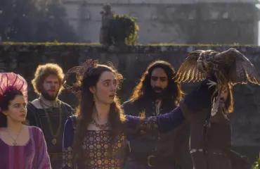 Seksiä, pettämistä ja sekoilua paiserutosta huolimatta - tästä on kyse Netflixin kohauttaneessa uutuudessa