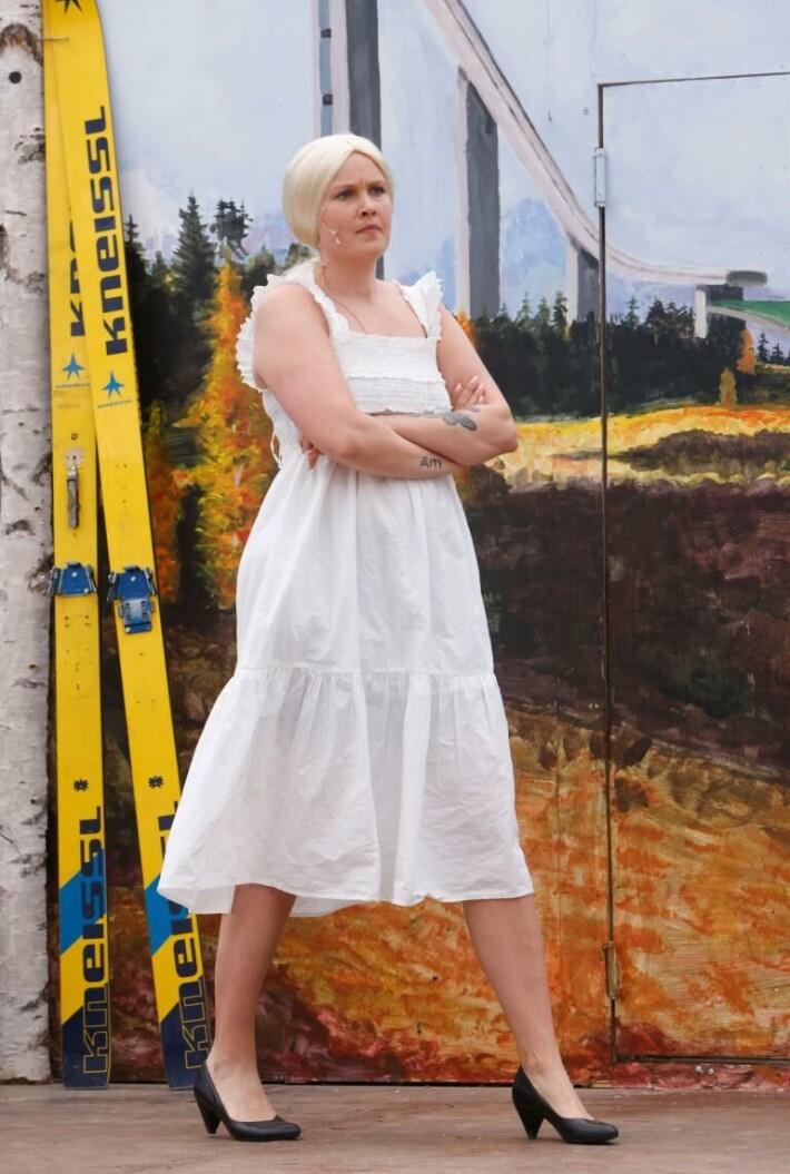 Matti Nykäsen tytär Eveliina Mäntykangas tekee näytelmässä teatteridebyyttinsä. Matti Nykäsen tytär Eveliina Mäntykangas tekee näytelmässä teatteridebyyttinsä.