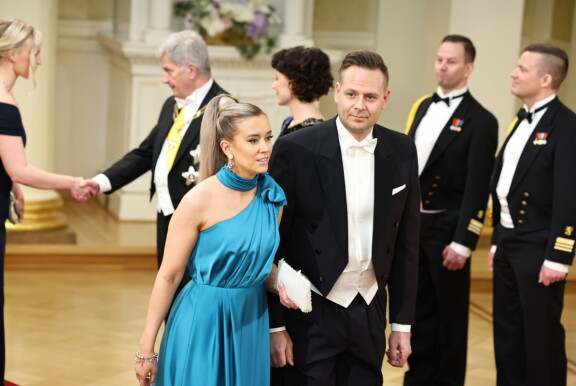 Sofia Virta ja Atte Ailio lähtevät marraskuussa käräjöimään Sofian ex-miestä vastaan. He ovat asianomistajia törkeässä kunnianloukkausjutussa.