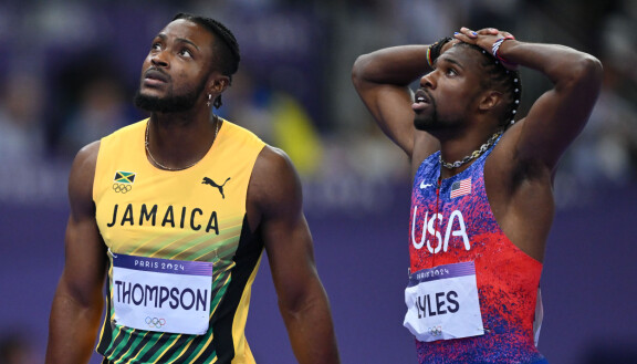 Kishane Thompson (vas.) ja Noah Lyles odottivat jännittyneinä maalikameratuomiota.