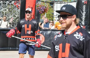 Joukko entisiä NHL-tähtiä yllätti Helsingissä – tunnistatko vielä näitä sankareita?