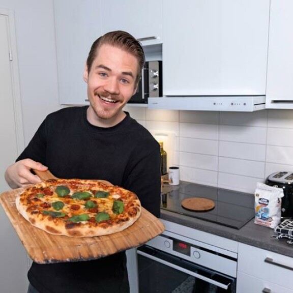 Master Chefin myötä Miska kertoo alkaneensa arvostaa annosten esillepanoa. Opit näkyvät myös upeassa pizzassa. Master Chefin myötä Miska kertoo alkaneensa arvostaa annosten esillepanoa. Opit näkyvät myös upeassa pizzassa.