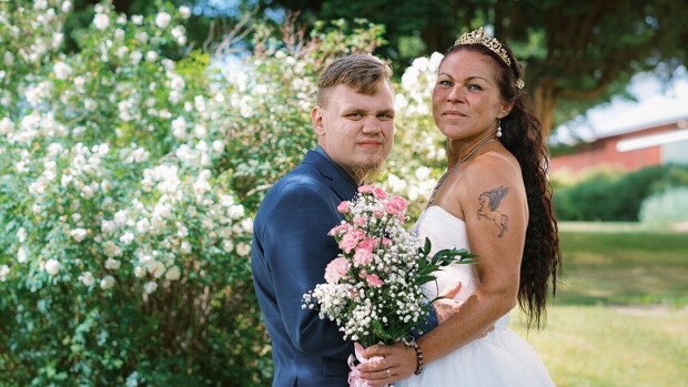 Tässä ovat uudet Unelmahäät-parit – yksi sulhasista on 18 vuotta morsiantaan nuorempi Sari ja Eemil
Unelmahäät