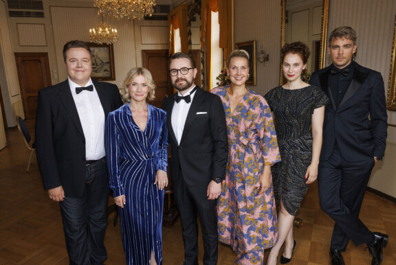 Sarjassa nähdään Joonaksen ja Minkan lisäksi Nicklas Pohjola, Linda Wiklund, Saga Sarkola sekä Aku Sipola.