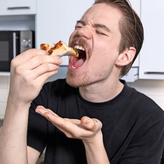 – Kuivattu tarantella taitaa olla oudoin maistamani ruoka. Menisin Pelkokerroin-ohjelmaan, jos se vielä joskus tulee, kotikokki paljastaa. – Kuivattu tarantella taitaa olla oudoin maistamani ruoka. Menisin Pelko-kerroin-ohjelmaan, jos se vielä joskus tulee, kotikokki paljastaa.