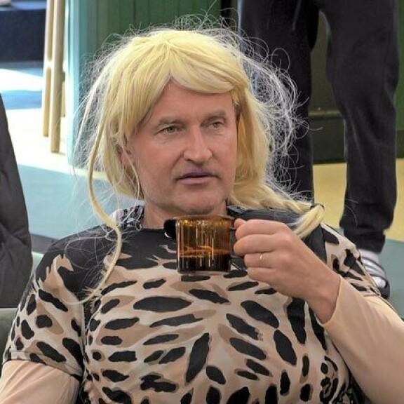 Janne vietti julkkisten Big Brother -talossa kaksi viikkoa. Hänet häädettiin talosta seitsemäntenä asukkaana. Janne vietti julkkisten Big Brother -talossa kaksi viikkoa. Hänet häädettiin talosta seitsemäntenä asukkaana.