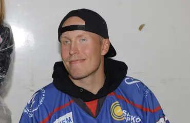 Patrik Laine kihlasi mallirakkaansa – taustalla shokkiero