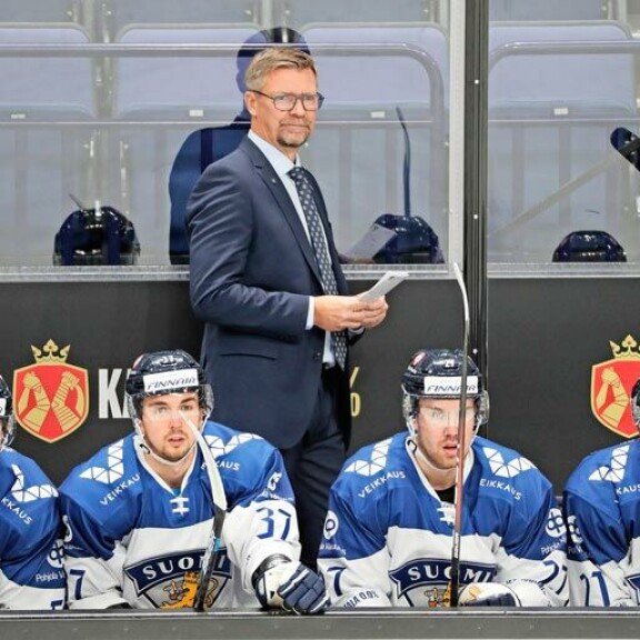 Jukka on valmentanut Leijonat kahdesti maailmanmestariksi. Palkintokaapista löytyy myös Suomen alle 20-vuotiaiden MM-kulta. Jukka on valmentanut Leijonat kahdesti maailmanmestariksi. Palkintokaapista löytyy myös Suomen alle 20-vuotiaiden MM-kulta.