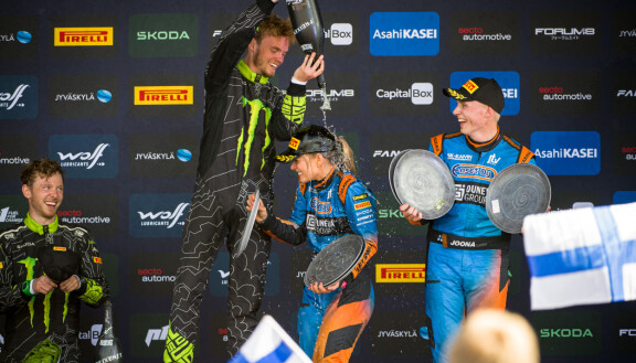 Jyväskylän MM-ralli jäi Janni Hussin ja Lauri Joonan (oik.) viimeiseksi yhteiseksi ralliksi.