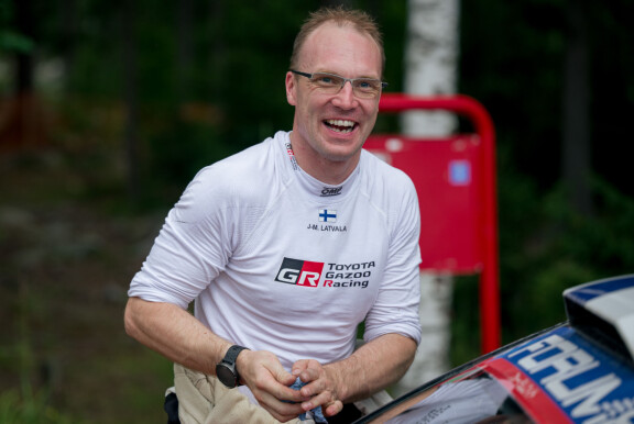 Jari-Matti Latvala pääsee Lahdessa testaamaan Janni Hussin nuotitustaitoja.
