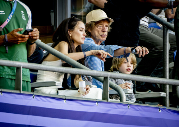 Koko perhe seurasi tiiviisti stadionin tapahtumia.