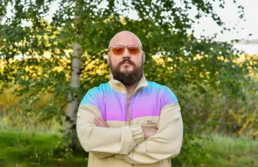 Pyhimyksen lavashow hämmensi katsojia – räppäriltä selitys: "Kotleettinen suoritus"
